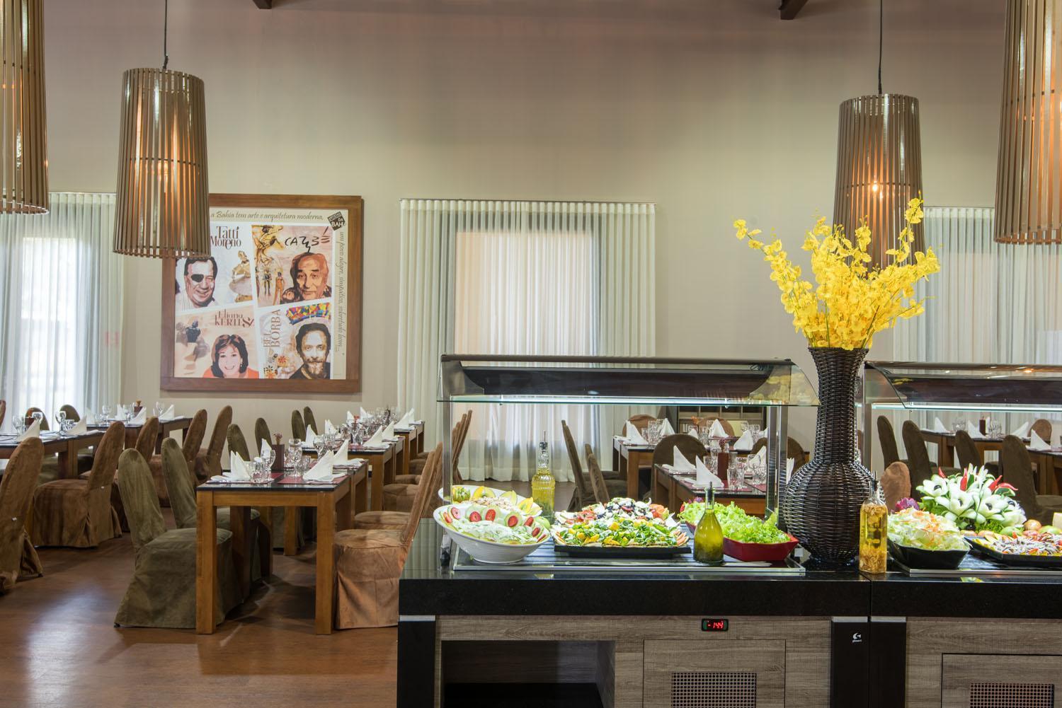 Vila Gale Resort Mares กวาราจูบา ภายนอก รูปภาพ The buffet at the restaurant